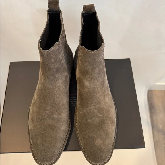 Saint Laurent Suede Chelsea Boots - Picture 3 of 15